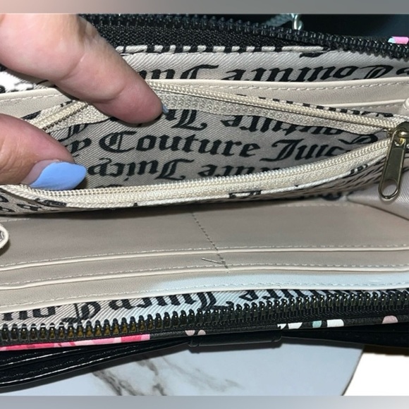 Juicy Couture ‘Pick Ur Petal’ Black  Wallet & Card Organizer, bow on front - Picture 2 of 13